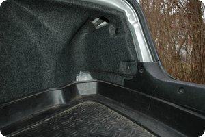 Kofferraum Audi A4 Limousine (rechte Ecke)