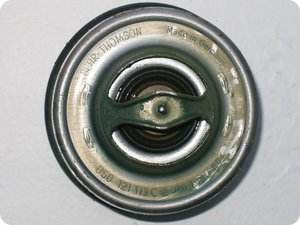 Das alte, originale Thermostat von Audi