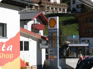 Kraftstoffpreise bei Samnaun (Schweiz, 03.10.2012)