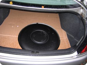 Pappschablone im Kofferraum des A4 (B5)