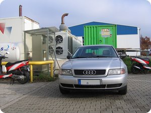Audi A4 vor Gastankstelle in Weingarten (Bosch Service Ott)