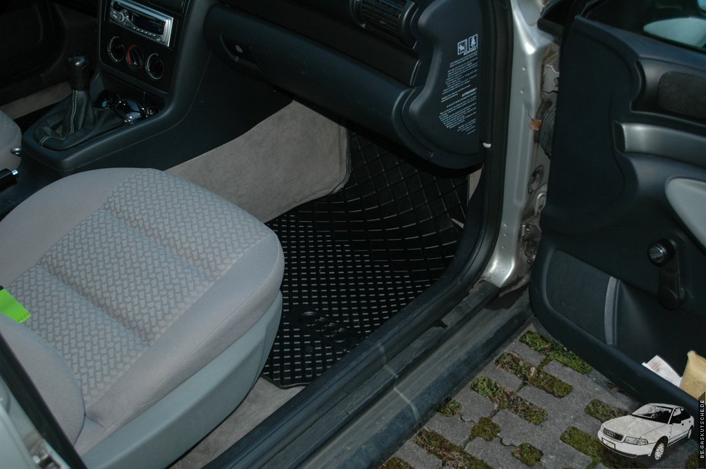 b5.gaskutsche.de – Neue, originale Fußmatten für den Audi A4 (B5)